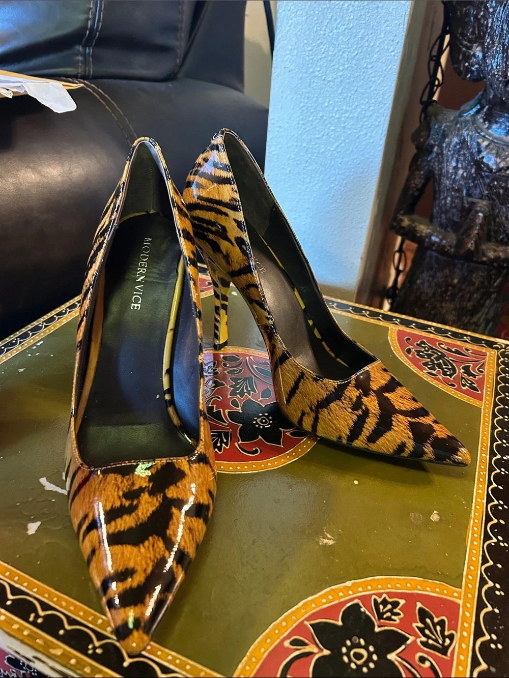Modern Vice Tiger-Print Pointed Toe Stiletto Pumps - Brown/Black